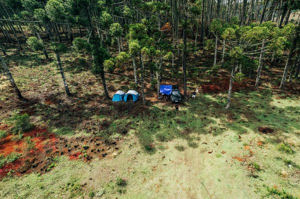 Quels sont les avantages de camper sur une île déserte et comment s'y préparer?